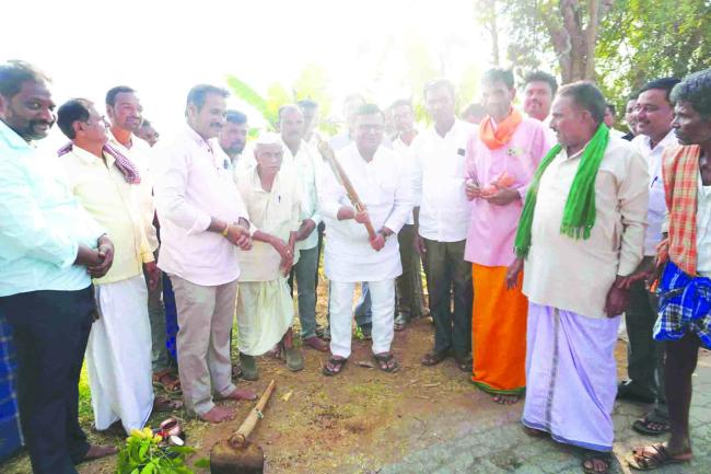 ಜಾನಮಟ್ಟಿ ತಾಂಡಾ ಕೂಡುವ ರಸ್ತೆ ಅಭಿವೃದ್ಧಿ ಕಾಮಗಾರಿಗೆ ಶಾಸಕ ಶ್ರೀನಿವಾಸ ಮಾನೆ ಭೂಮಿಪೂಜೆ
