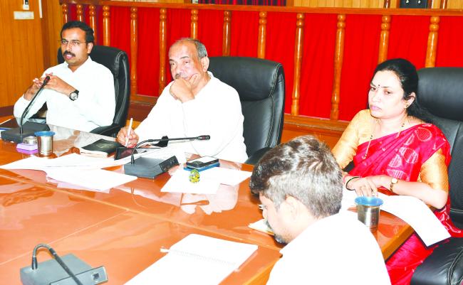 ವಿಪತ್ತು ನಿರ್ವಹಣಾ ಪ್ರಾಧಿಕಾರದ ಪ್ರಗತಿ ಪರೀಶೀಲನಾ ಸಭೆ ಕುಡಿಯುವ ನೀರಿನ ಕೊರತೆಯಾಗದಂತೆ ಕ್ರಮ ವಹಿಸಿ