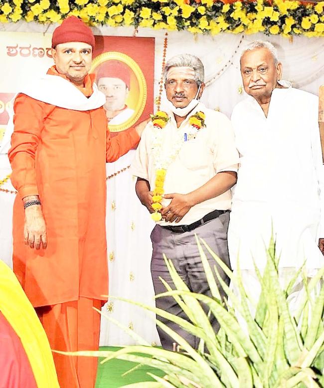 ಶ್ರೀ ಚನ್ನವೀರ ಶರಣರ ಅಂಧರ ಕಲ್ಯಾಣ ಆಶ್ರಮದಲ್ಲಿ ಶ್ರೀ ಶಿವಶಾಂತವೀರ ಶರಣರು ಅವರಿಗೆ ಗೌರವ ಸನ್ಮಾನ