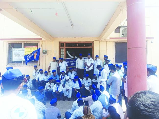 ಹರನಾಳ ಗ್ರಾಪಂ ಅವ್ಯವಹಾರ, ಹಲ್ಲೆ ಖಂಡಿಸಿ ಡಿಎಸ್‌ಎಸ್ ವತಿಯಿಂದ ಪ್ರತಿಭಟನೆ 