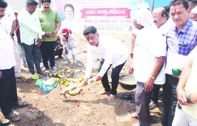 ರಸ್ತೆ ಡಾಂಬರಿಕರಣ ಕಾಮಗಾರಿಗೆ ಶಾಸಕ ಅಶೋಕ ಮನಗೂಳಿ ಚಾಲನೆ
