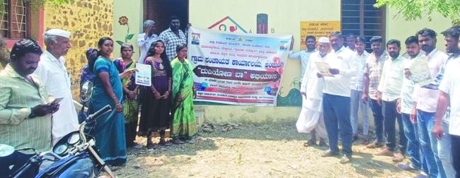 ಅಂಜುಟಗಿ: ದುಡಿಯೋಣ ಬಾ ಅಭಿಯಾನ ಜಾಗೃತಿ