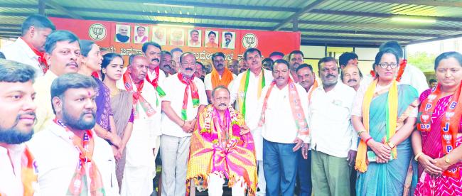 ‘ರಾಜ್ಯದಲ್ಲಿ ಮತ್ತೆ ಬಿಜೆಪಿ ಅಧಿಕಾರಕ್ಕೆ ತರಲು ಮುಂದಾಗಿ’