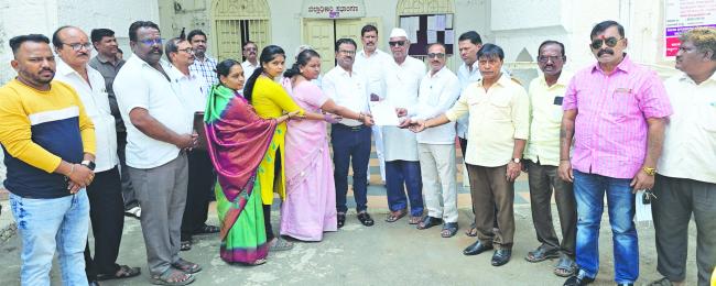 ಪ್ರಮೋದ್ ಮಧ್ವರಾಜ್ ವಿರುದ್ಧದ ಸುಮೋಟೋ ಪ್ರಕರಣವನ್ನು ಹಿಂಪಡೆಯಲು ನಿರ್ದೇಶನ ನೀಡಲು ಆಗ್ರಹ