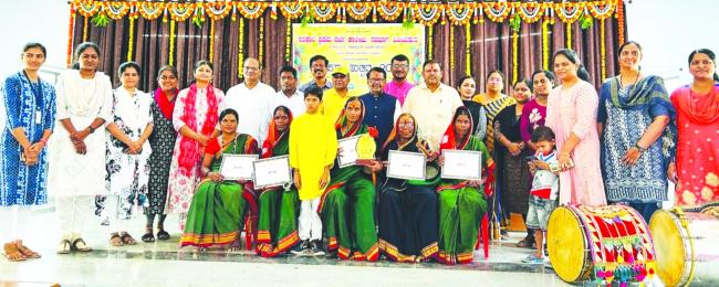 ಜಾನಪದ ಸಂಸ್ಕೃತಿ ರಕ್ಷಿಸಿ ಪೋಷಿಸಬೇಕು: ಡಾ. ಎ.ಐ.ಹಂಜಗಿ 
