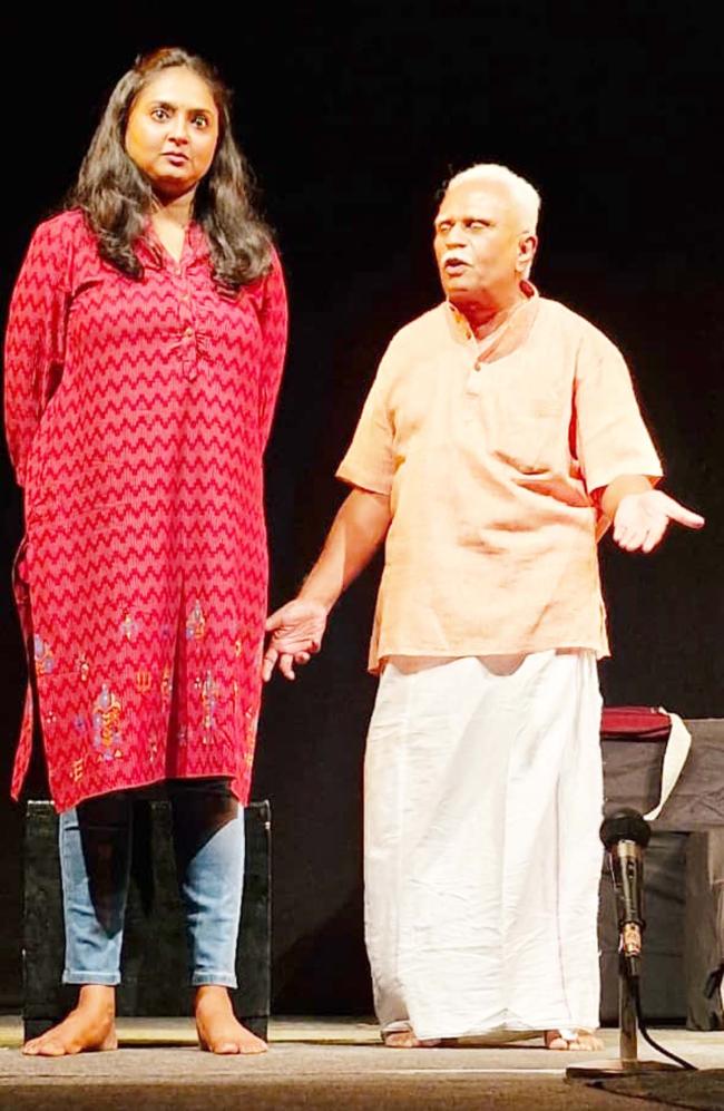 ನಮ್ಮನ್ನು ನಾವು ನೋಡಿಕೊಳ್ಳುವ ಮಾಧ್ಯಮವೇ ನಾಟಕ: ಡಾ. ಹೆಗಡೆ