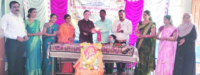 ಬದುಕಲು ಕಲಿಸುವದೇ ವಿದ್ಯಾರ್ಥಿ ಜೀವನ: ಸಂತೋಷ ಬಂಡೆ