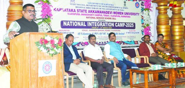 ವಿದ್ಯಾರ್ಥಿಗಳು ದೇಶಭಕ್ತಿ, ಪಾಲಕರಿಗೆ ಗೌರವ ನೀಡುವ ಗುಣ ಬೆಳೆಸಿಕೊಳ್ಳಲಿ: ಜಮಾದಾರ 