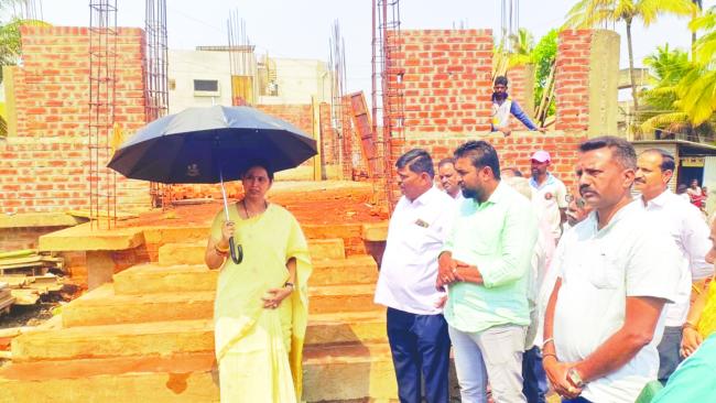 ಶಂಕುಸ್ಥಾಪನೆ ಅಷ್ಟೇ ಅಲ್ಲ, ಪ್ರಗತಿ ಪರೀಶೀಲನೆಗೂ ಸ್ವತಃ ಫೀಲ್ಡಿಗಿಳಿದ ಸಚಿವೆ ಲಕ್ಷ್ಮೀ ಹೆಬ್ಬಾಳಕರ್! 