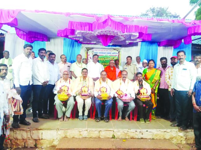 ಶಿಕ್ಷಕಿ ಅನುಸೂಯಾ ಮದನಭಾವಿಗೆ ಸನ್ಮಾನ  