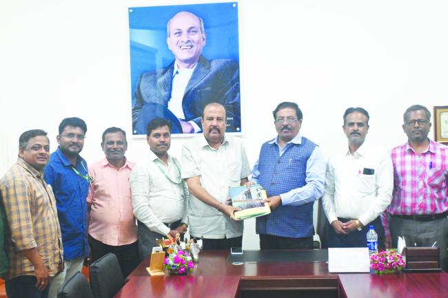 ಕೆಎಲ್‌ಇ ಕೃಷಿ ವಿಜ್ಞಾನ ಕೇಂದ್ರದ ಪ್ರಯೋಗಾಲಯಗಳಿಗೆ ನಿರಾಣಿ ಭೇಟಿ 