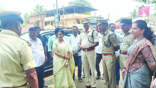 ಜೈಲ್ ಜಾಮರ್ ಸಮಸ್ಯೆ :  ಹಿಂಡಲಗಾ ಗ್ರಾಮಸ್ಥರ ನೆರವಿಗೆ ಸಚಿವೆ ಹೆಬ್ಬಾಳಕರ 