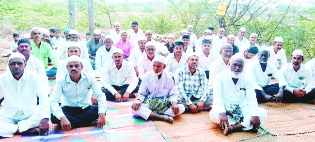 ಸಂಬರಗಿ: ಇದ್ಗಾ ಮೈದಾನದಲ್ಲಿ ಸಾಮೂಹಿಕ ಪ್ರಾರ್ಥನೆ 