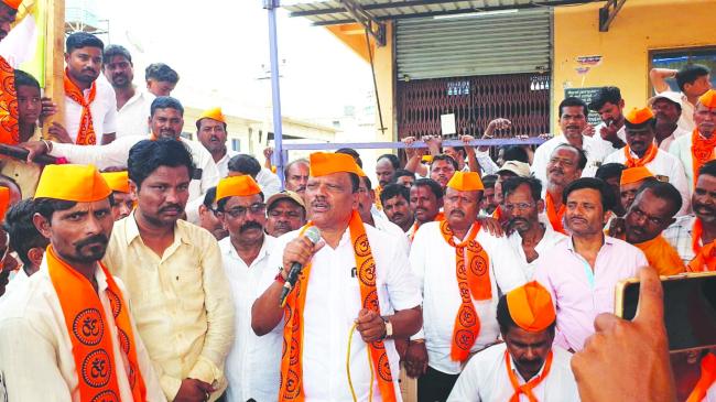 ಯತ್ನಾಳ್ ಉಚ್ಚಾಟನೆ ಖಂಡಿಸಿ ಮಿಣಜಗಿ ಗ್ರಾಮಸ್ಥರಿಂದ ಪ್ರತಿಭಟನೆ 