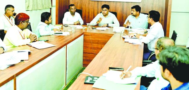 ಅಧಿಕಾರಿಗಳು ಜವಾಬ್ದಾರಿಯುತವಾಗಿ ಕಾರ್ಯನಿರ್ವಹಿಸಿ: ಜಿಲ್ಲಾಧಿಕಾರಿ ಸೂಚನೆ