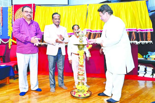   ಪುಸ್ತಕಗಳನ್ನು ಬೆಳಕಿಗೆ ತರುವ ಕೆಲಸವಾಗಬೇಕು : ಎಚ್‌.ಆರ್‌. ಗವಿಯಪ್ಪ 