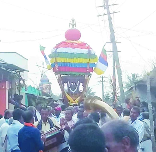 ವಿಶ್ವಾರಾಧ್ಯರ ರಥೋತ್ಸವ ಅದ್ದೂರಿಯಾಗಿ ಜರುಗಿತು  