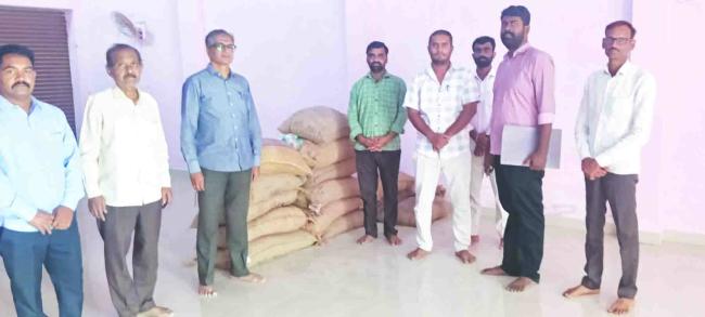 ಪ್ರತಾಪವರು ಖಿಳೇಗಾಂವ ಗ್ರಾಮದ ನ್ಯಾಯಬೆಲೆ ಅಂಗಡಿಗೆ  ಭೇಟಿ 