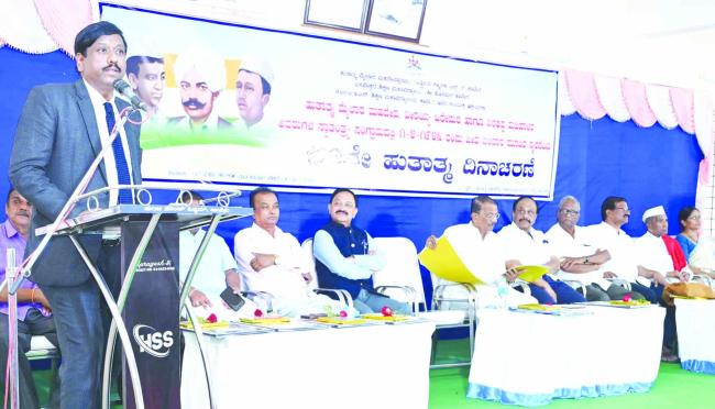 82ನೇ ಹುತಾತ್ಮ ದಿನಾಚರಣೆ ಯುವ ಜನಾಂಗ  ಸ್ವಾತಂತ್ರ್ಯ ಚಳುವಳಿ-ಸ್ವಾತಂತ್ರ್ಯ ಯೋಧರ ತ್ಯಾಗಬಲಿದಾನ ತಿಳಿದುಕೊಳ್ಳಬೇಕು -ಅಧ್ಯಕ್ಷ ಎಸ್‌.ಆರ್‌.ಪಾಟೀಲ