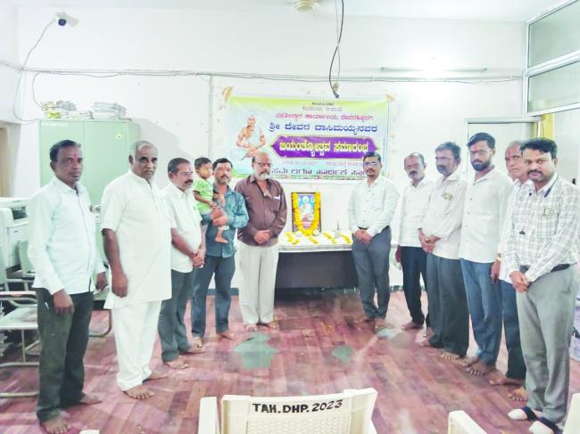 ದೇವರ ದಾಸಿಮಯ್ಯರ ಕಾಯಕ ಮಾದರಿ: ತಡವಲ  