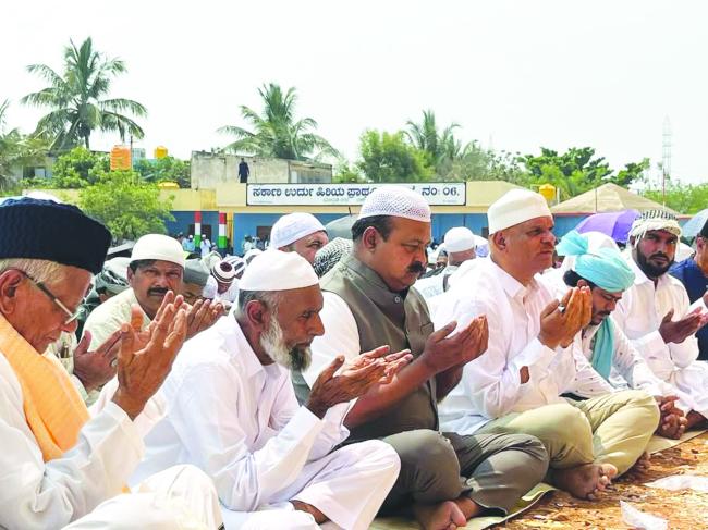 ರಾಣೇಬೆನ್ನೂರು ಈದ್ಗಾ  ಮೈದಾನದಲ್ಲಿ ಸಂಭ್ರಮದ ರಂಜಾನ್‌