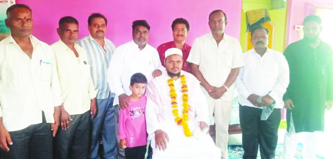 ಉಮ್ರಾ ಯಾತ್ರೆ: ವ್ಯಕ್ತಿಗೆ ಹಿಂದು ಮುಸ್ಲಿಂರಿಂದ ಭಾವೈಕ್ಯತೆಯ ಪುಷ್ಪ ಸಮರೆ​‍್ಣ 