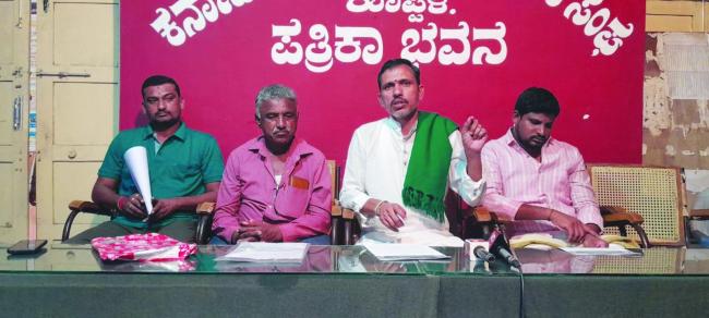 ಎಡದಂಡೆ ಕಾಲುವೆಗೆ ಏಪ್ರಿಲ್ 20ರವರೆಗೆ ನೀರು ಹರಿಸಲು ಒತ್ತಾಯಿಸಿ ಪ್ರತಿಭಟನೆ