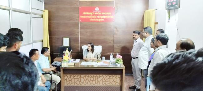 ತಹಶೀಲ್ದಾರ್ ಕಚೇರಿಗೆ ನೂತನ ಎಸಿ ವಸ್ತ್ರದ ಭೇಟಿ