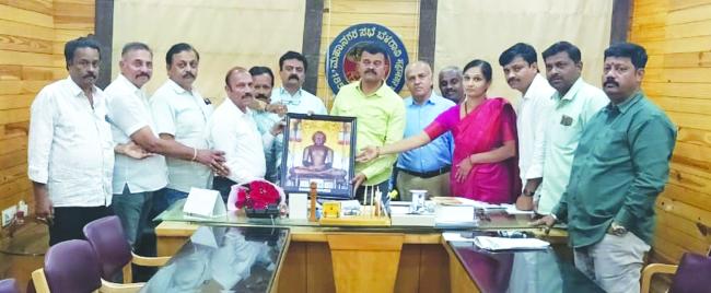 ಮಹಾನಗರ ಪಾಲಿಕೆ ಸಭಾಗೃಹದಲ್ಲಿ ಭ.ಮಹಾವೀರರ ಭಾವಚಿತ್ರ ಅಳವಡಿಸಲು ಮನವಿ