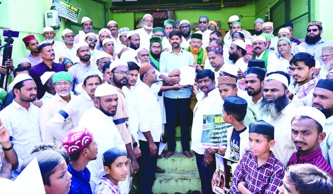 ವಕ್ಫ್‌ ತಿದ್ದುಪಡಿ ವಿರೋಧಿಸಿ ಕಂಪ್ಲಿ ಪಟ್ಟಣದಲ್ಲಿ ಮುಸ್ಲಿಮರ ಪ್ರತಿಭಟನೆ