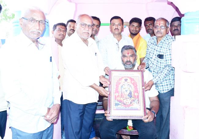 ತಲ್ಲೂರ ಗ್ರಾಮಸ್ಥರಿಂದ ಶಾಸಕ ವಿಶ್ವಾಸ ವೈದ್ಯ ಅವರಿಗೆ ಗೌರವ ಸನ್ಮಾನ