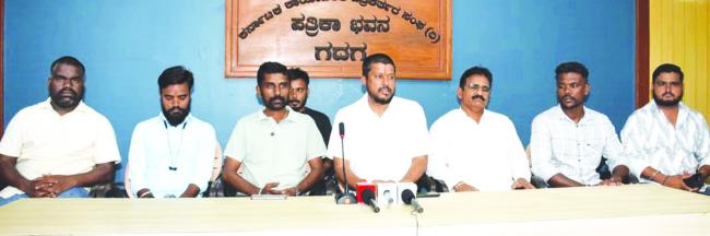 ತೋಂಟದ ಶ್ರೀಗಳ ವ್ಯಸನ ಮುಕ್ತ ಸಮಾಜಕ್ಕಾಗಿ ಪಾದಯಾತ್ರೆ ದ್ವಿಮುಖ ನೀತಿಯನ್ನು ಅನುಸರಿಸುತ್ತಿದೆ 