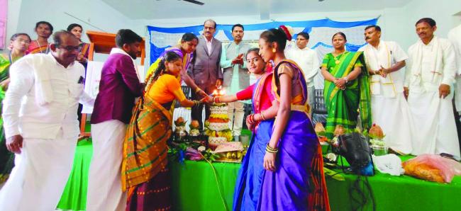 ಜಾನಪದ ಸಂಸ್ಕೃತಿಯು ಶ್ರೀಮಂತ ಮತ್ತು ಜೀವಂತವಾಗಿರುವುದಕ್ಕೆ ಮಹಿಳೆಯರು ಕಾರಣ