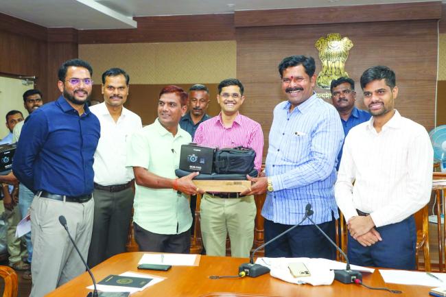 ಪತ್ರಕರ್ತರಿಗೆ ಮಾಧ್ಯಮ ಕಿಟ್ ವಿತರಣೆ