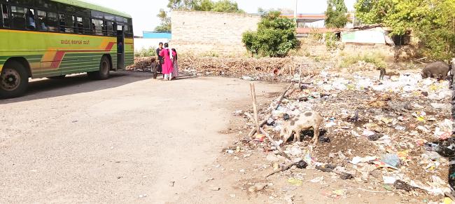ಯರಗಟ್ಟಿ: ಸ್ವಚ್ಚತೆ ಇಲ್ಲದೆ ನಾರುತ್ತಿರುವ ಬಸ್ ನಿಲ್ದಾಣ