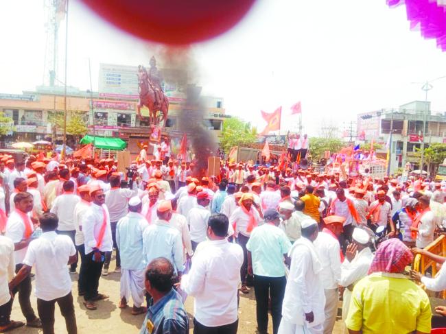 ಬಸನಗೌಡ ಪಾಟೀಲ್ ಯತ್ನಾಳ್ ಉಚ್ಛಾಟನೆ ಖಂಡಿಸಿ ಇಂಡಿಯಲ್ಲಿ ಬೃಹತ್ ಪ್ರತಿಭಟನೆ 