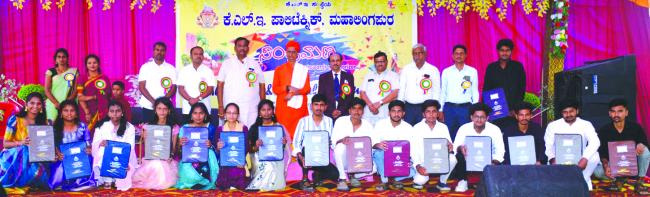 ತಂತ್ರಜ್ಞಾನ ಜೊತೆ ಆತ್ಮಜ್ಞಾನವೂ ಸೇರಿದರೆ ಪರಿಪೂರ್ಣ: ಪ್ರಭು ಸ್ವಾಮೀಜಿ 