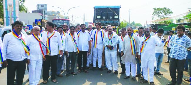 ಜೈನ ಸಮುದಾಯದ ವಿದ್ಯಾರ್ಥಿಗಳಿಗೆ ಪ್ರತ್ಯೇಕ ವಸತಿ ನಿಲಯಕ್ಕೆ ಸವದಿ ಆಗ್ರಹ 