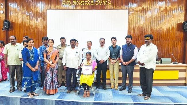 ರಾಜ್ಯಕ್ಕೆ 4ನೇ ರ‍್ಯಾಂಕ್: ಕಾವೇರಿ ಮಲ್ಲಾಪೂರೆಗೆ ಸನ್ಮಾನ 