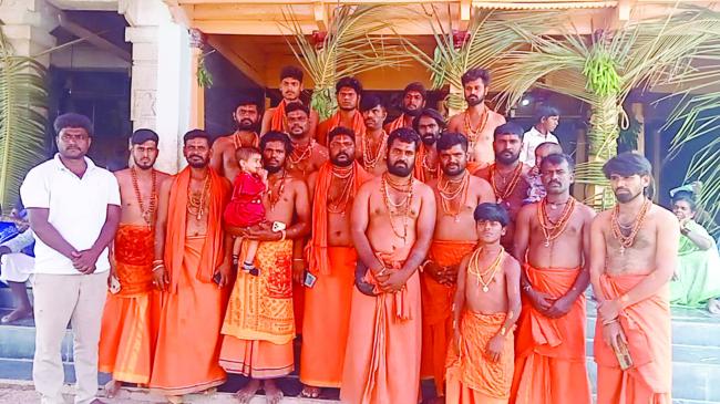 ಹನುಮ ಜಯಂತಿಯ ಪ್ರಯುಕ್ತ ಹನುಮ ಮಾಲಾ ದಾರಿಗಳಿಂದ ಇರುಮುಡಿ ಪೂಜೆ