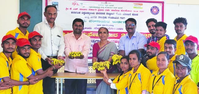 ಸಕಲ ದಾನಗಳಲ್ಲಿ ಆಹಾರದಾನವೇ ಶ್ರೇಷ್ಠ: ಹಂಜೆ 