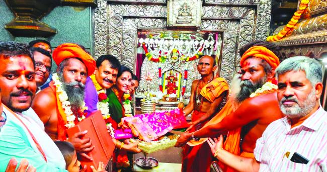 ಎಲ್ಲಮ್ಮ ದೇವಿಗೆ ಸೀರೆ ನೀಡುವುದಾಗಿ ಹರಕೆ: 70 ವರ್ಷಗಳ ನಂತರ ಪೂರೈಕೆ