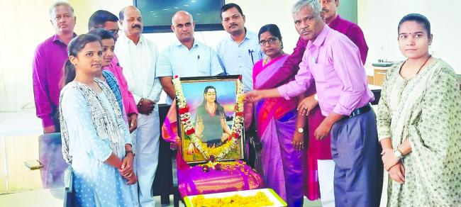 ಅಕ್ಕ ಮಹಾದೇವಿಯವರು ಮೊದಲ ಸ್ತ್ರೀವಾದಿ: ಪ್ರೊ. ಶಾಂತಾದೇವಿ ಟಿ 