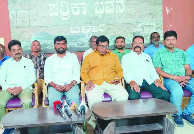 ಏಪ್ರಿಲ್ 15 ರಂದು ರಾಜ್ಯಾದ್ಯಂತ  ಲಾರಿ ಮಾಲೀಕರು,ಚಾಲಕರ ಅನಿರ್ದಿಷ್ಟ ಅವಧಿ ಮುಷ್ಕರ: ಅಧ್ಯಕ್ಷ ಮಿಂಚು ಶ್ರೀನಿವಾಸ 