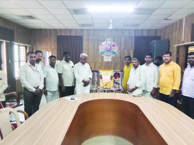 ‘ಅಂಹಿಸೆ, ತ್ಯಾಗದ ದ್ಯೂತಕ ಭಗವಾನ್ ಮಾಹಾವೀರ: ಶಾಸಕ ಶಿವಣ್ಣನವರ  