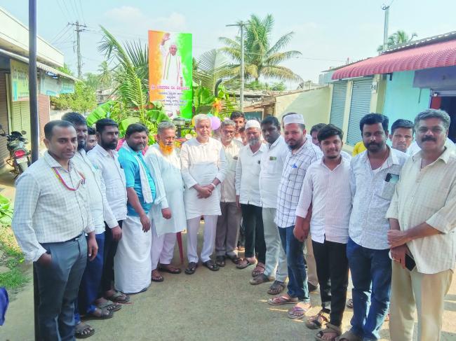 ನೂತನ ಟ್ರ್ಯಕ್ಟರ್ ಇಂಜಿನ್ ಹಾಗೂ ಟ್ರೈಲರ್ ವಿತರಣೆ ಮಾಡಿದ ಶಾಸಕ ಬಸವರಾಜ ಶಿವಣ್ಣನವರ