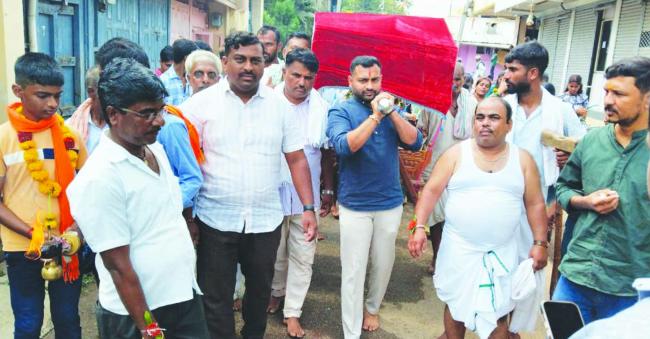 ವೀರಭದ್ರೇಶ್ವರ ಗುಗ್ಗಳ ಮಹೋತ್ಸವ 