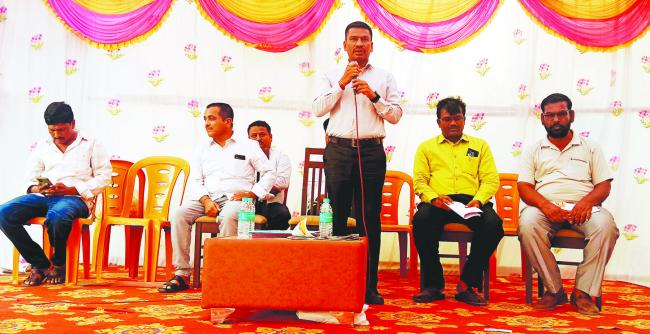 ಮಕ್ಕಳು ಐಎಎಸ್, ಐಪಿಎಸ್ ಆಗುವ ರೀತಿ ಶಿಕ್ಷಣ ನೀಡಿ: ಗಡಾದಿ 