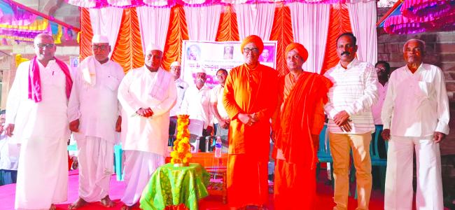 ಭಕ್ತರ ಸಹಕಾರದಿಂದ ಮಠಗಳು ಬೆಳೆಯಲು ಸಾಧ್ಯ: ಶ್ರೀಗಳು 