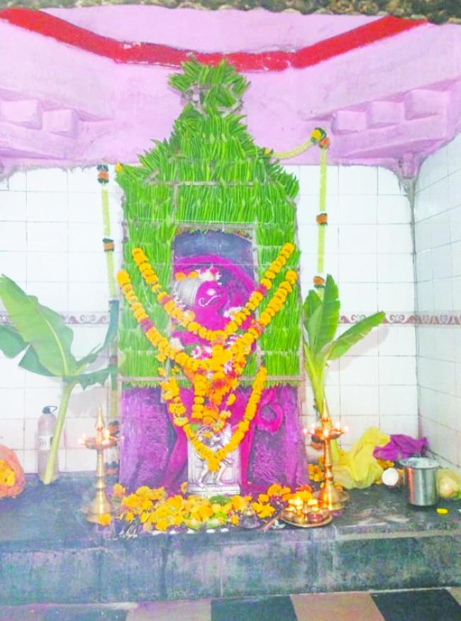 ಮೊಸರು ಗುಂಡಿಗೆ ಒಡೆದ ಊರ ಗೌಡರು 